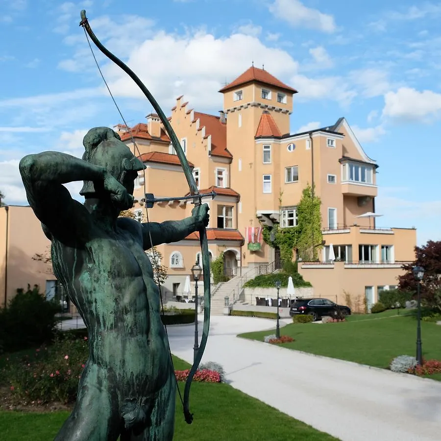 Hotel Schloss Moenchstein Зальцбург 5*,  Австрия