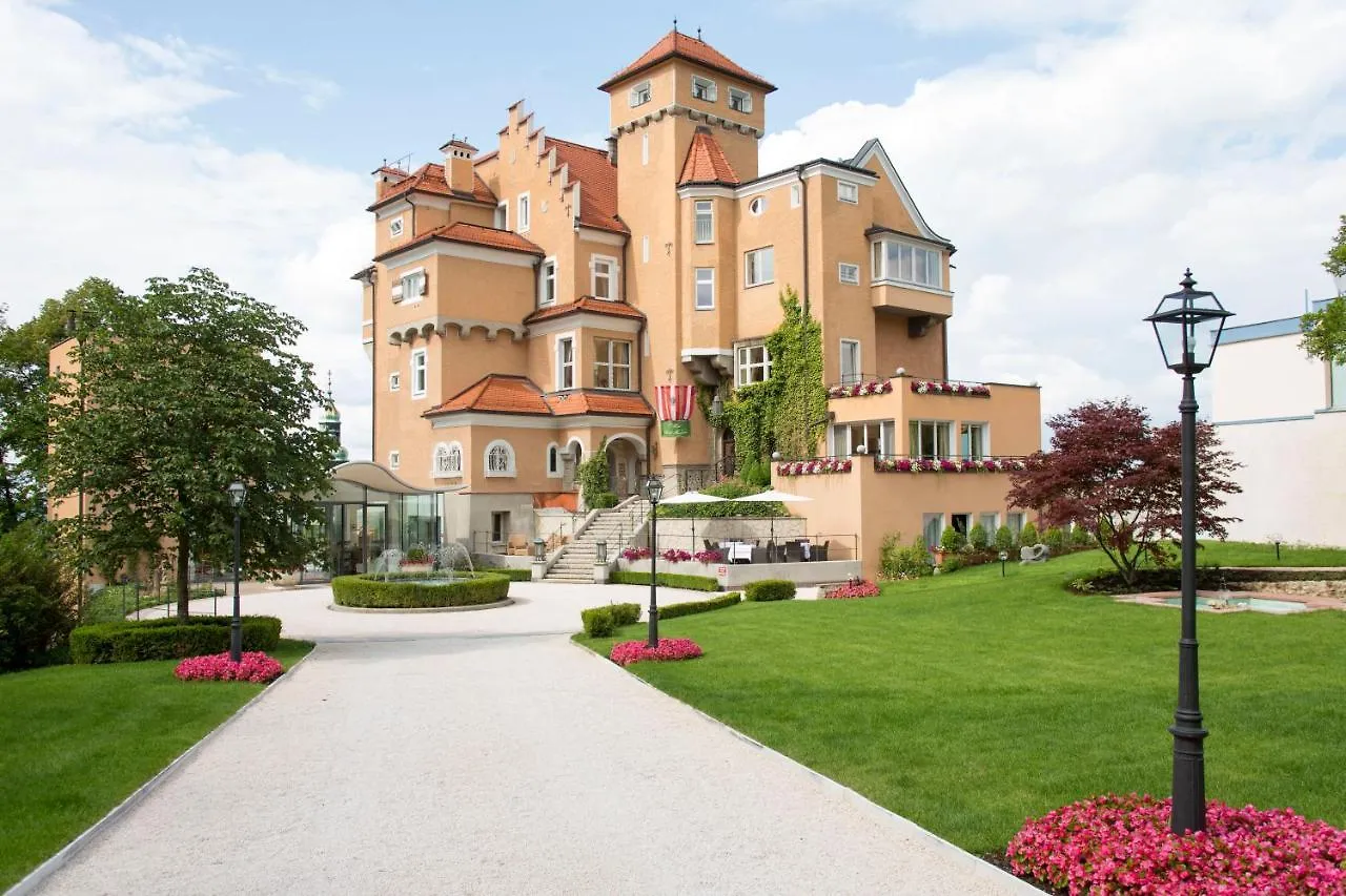 *****  Hotel Schloss Moenchstein Salzburg Oostenrijk